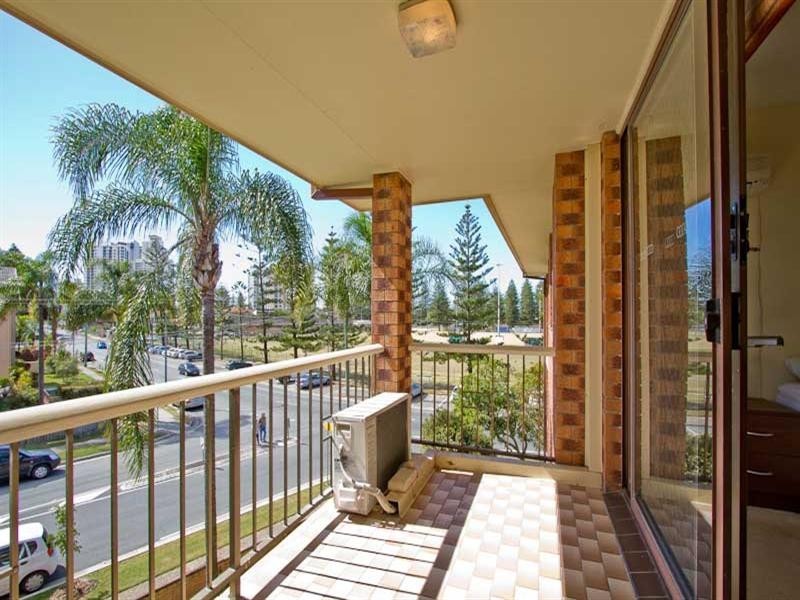 8 ‘Surfwood’, 150 Surf Parade, Broadbeach QLD 4218