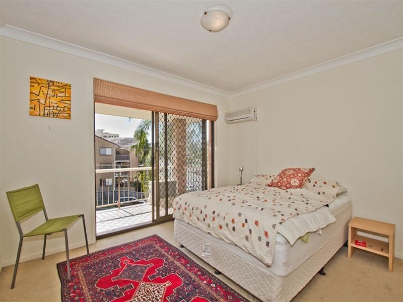 8 ‘Surfwood’, 150 Surf Parade, Broadbeach QLD 4218