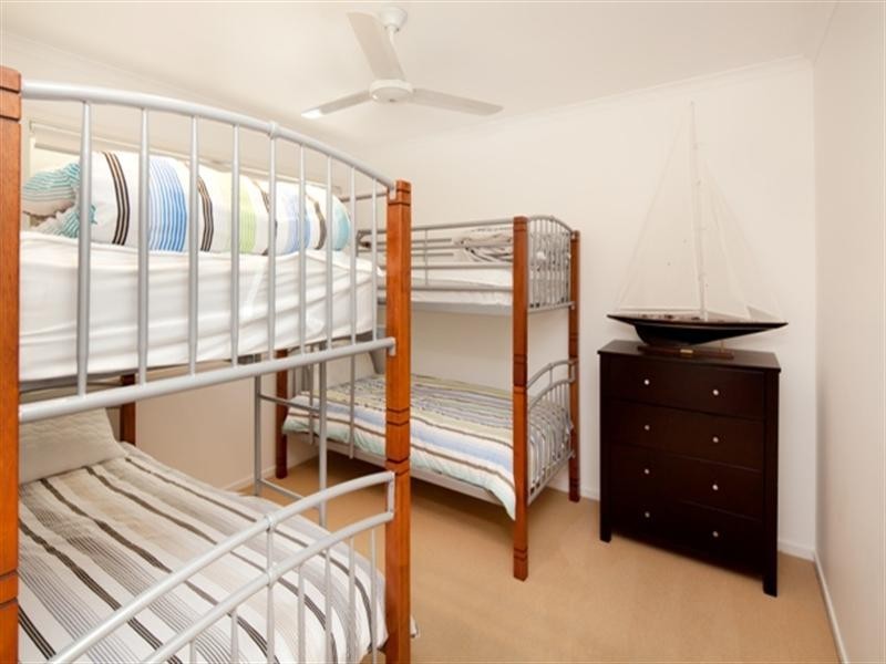 4 Grant Place, Broadbeach Waters QLD 4218