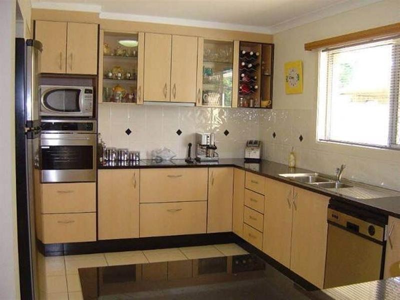 10 Moana Park Avenue, Broadbeach Waters QLD 4218