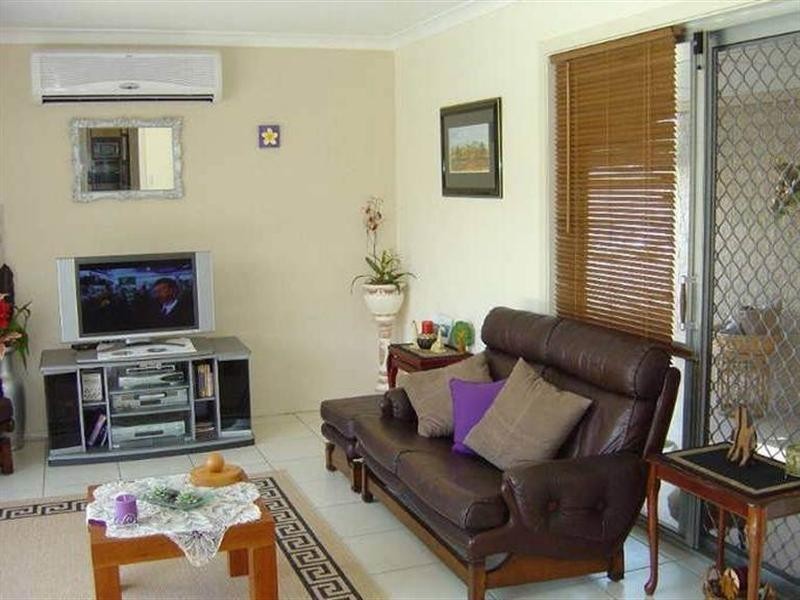 10 Moana Park Avenue, Broadbeach Waters QLD 4218