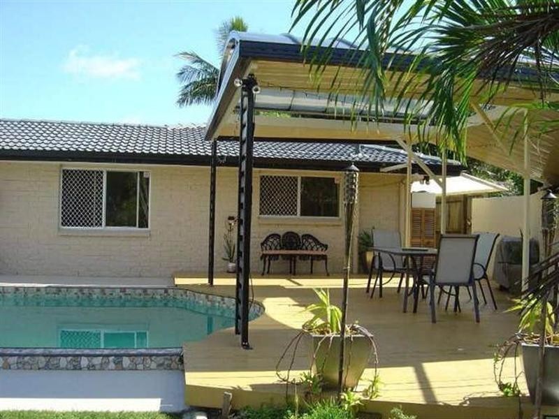 10 Moana Park Avenue, Broadbeach Waters QLD 4218