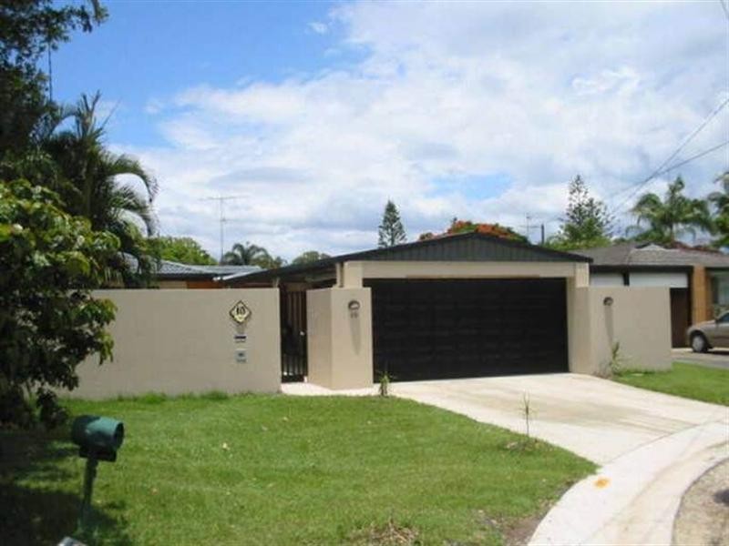 10 Moana Park Avenue, Broadbeach Waters QLD 4218