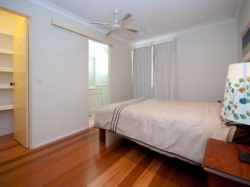 89 Alec Avenue, Mermaid Waters QLD 4218