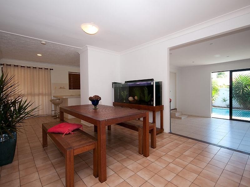 89 Alec Avenue, Mermaid Waters QLD 4218