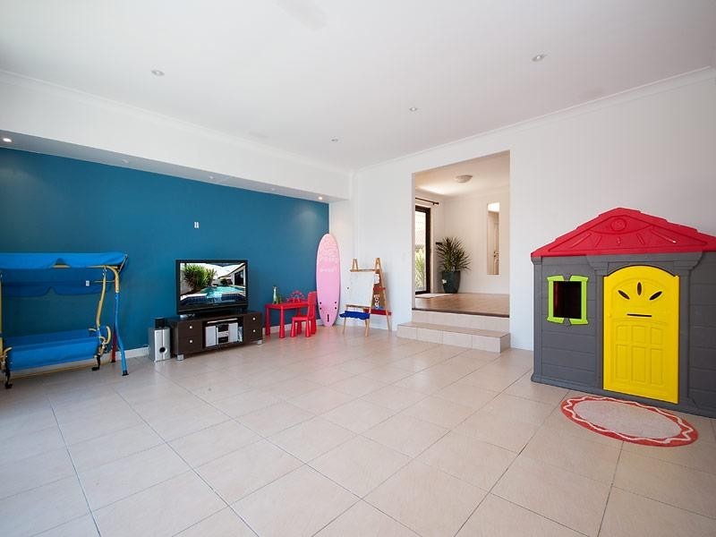 89 Alec Avenue, Mermaid Waters QLD 4218