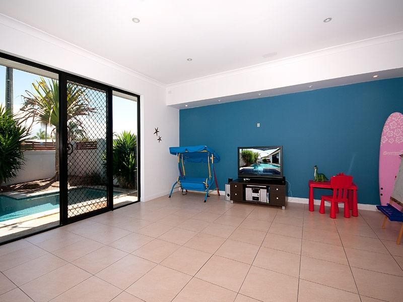 89 Alec Avenue, Mermaid Waters QLD 4218