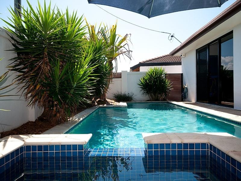 89 Alec Avenue, Mermaid Waters QLD 4218