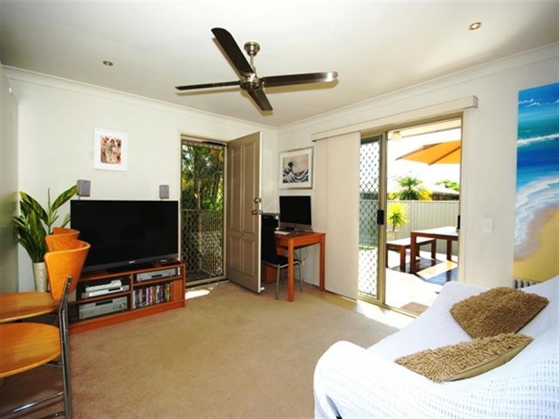 2/17 Sonama Court, Burleigh Waters QLD 4220