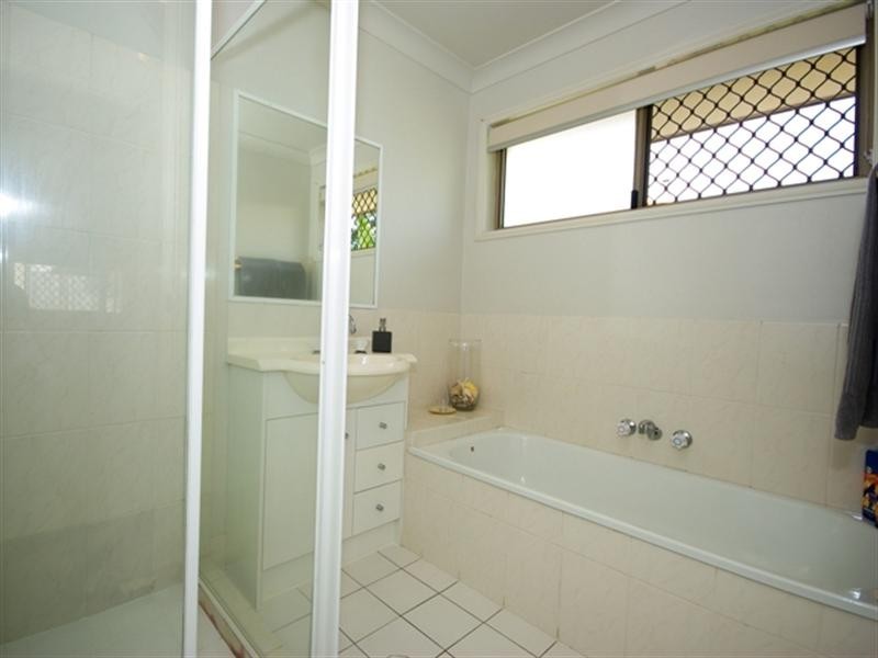 2/17 Sonama Court, Burleigh Waters QLD 4220