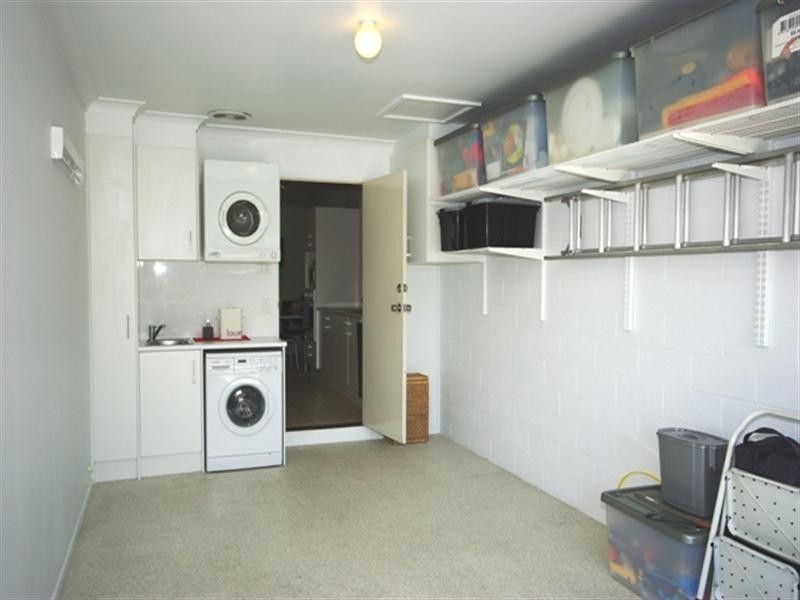 2/17 Sonama Court, Burleigh Waters QLD 4220