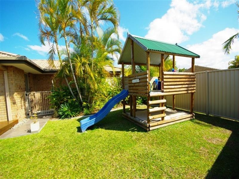 2/17 Sonama Court, Burleigh Waters QLD 4220