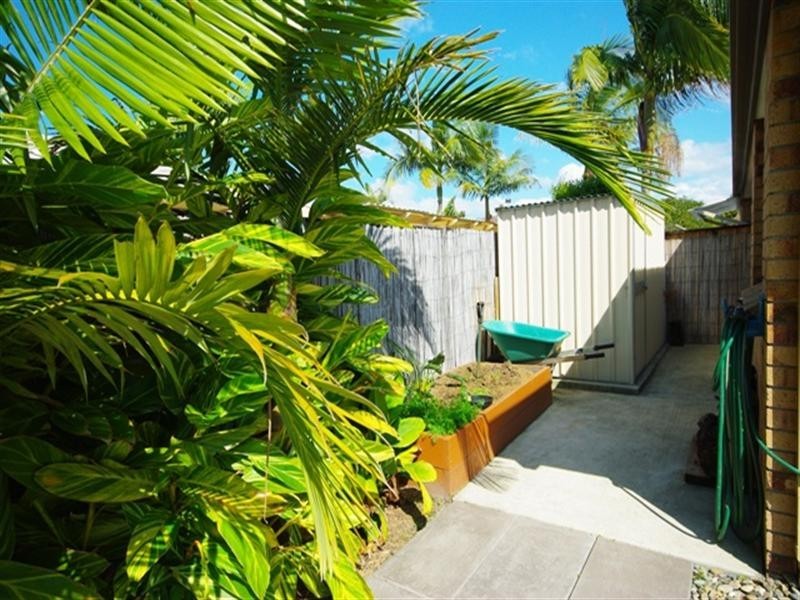 2/17 Sonama Court, Burleigh Waters QLD 4220