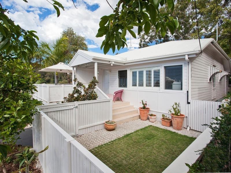 8 Brake Street, Burleigh Heads QLD 4220