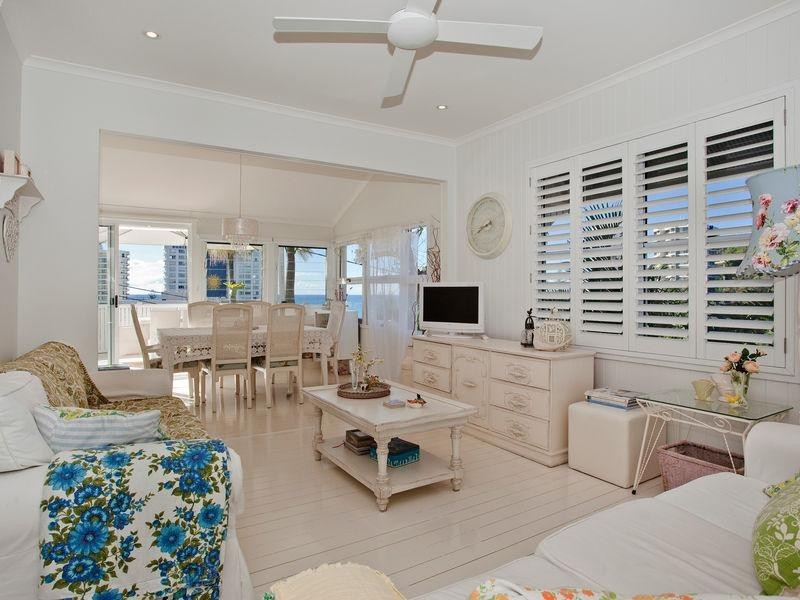 8 Brake Street, Burleigh Heads QLD 4220