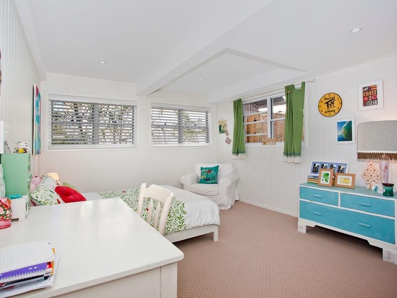 8 Brake Street, Burleigh Heads QLD 4220