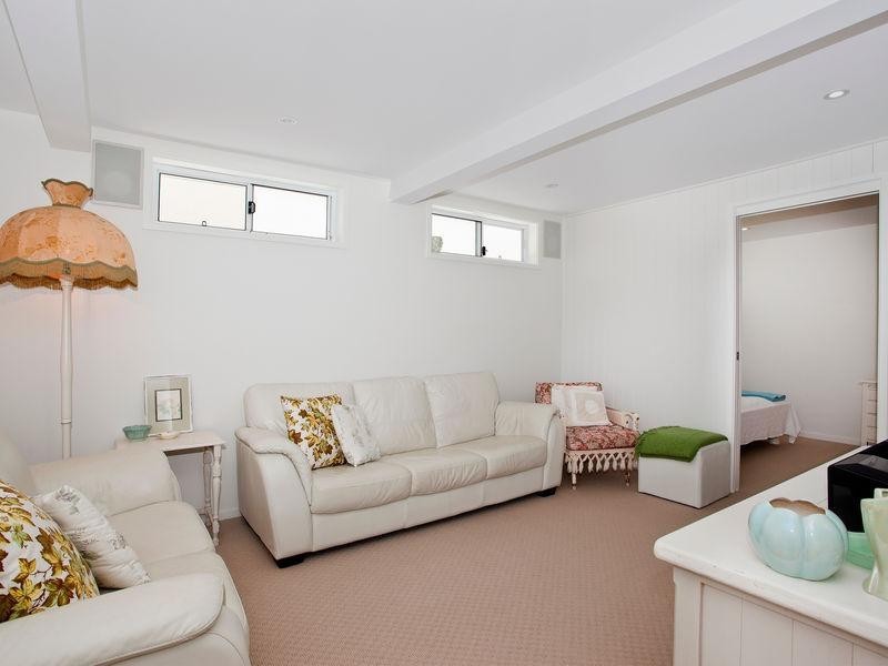 8 Brake Street, Burleigh Heads QLD 4220