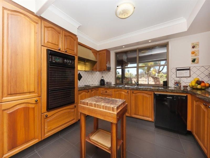 91 Clear Island Road, Broadbeach Waters QLD 4218