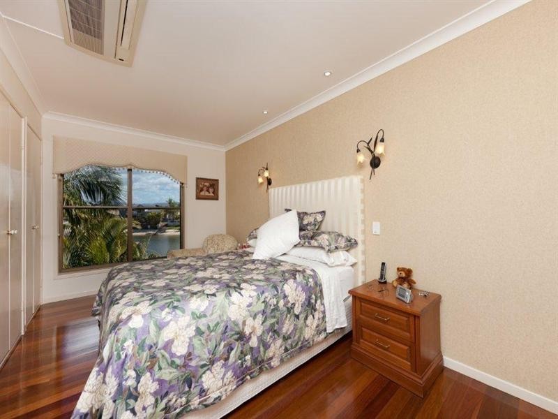 91 Clear Island Road, Broadbeach Waters QLD 4218