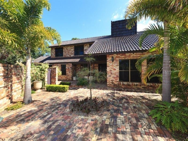 91 Clear Island Road, Broadbeach Waters QLD 4218