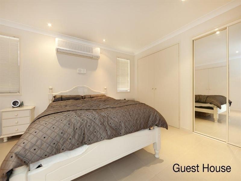 91 Clear Island Road, Broadbeach Waters QLD 4218