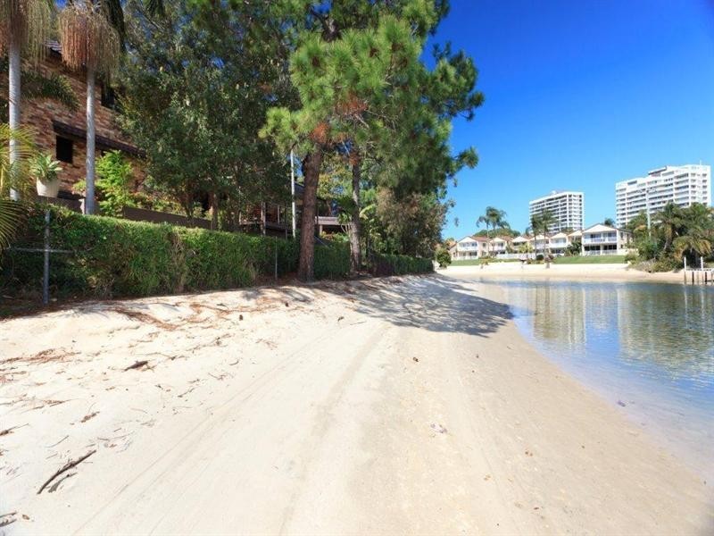 91 Clear Island Road, Broadbeach Waters QLD 4218