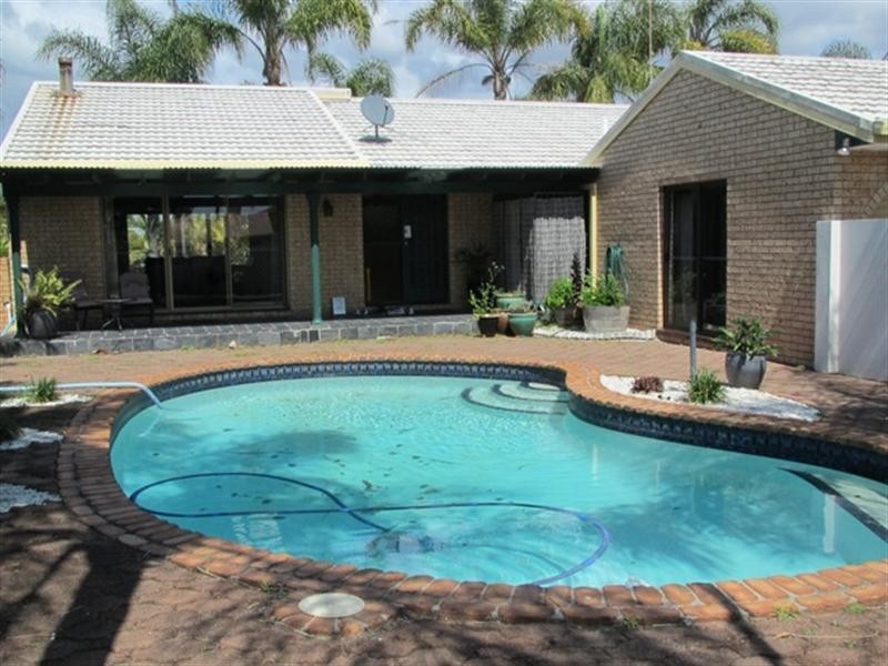 28 Bight Court, Mermaid Waters QLD 4218