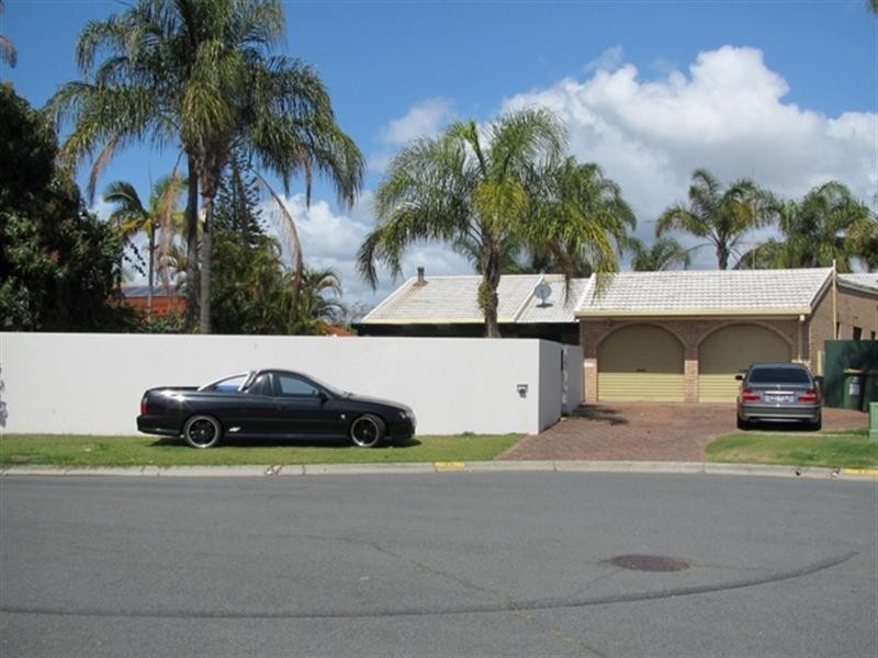 28 Bight Court, Mermaid Waters QLD 4218