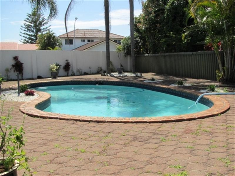 28 Bight Court, Mermaid Waters QLD 4218
