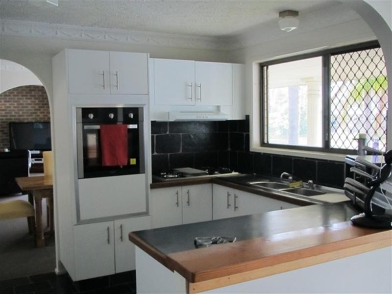 28 Bight Court, Mermaid Waters QLD 4218