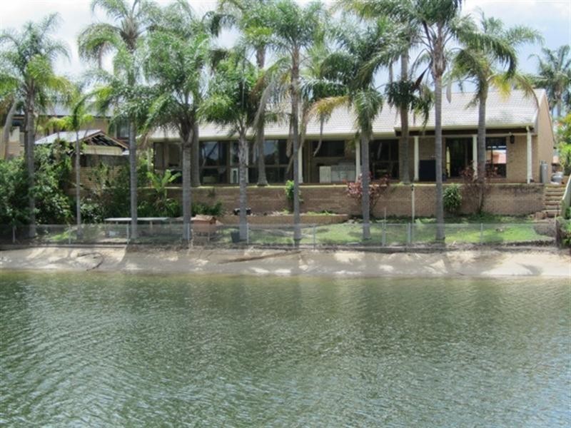 28 Bight Court, Mermaid Waters QLD 4218