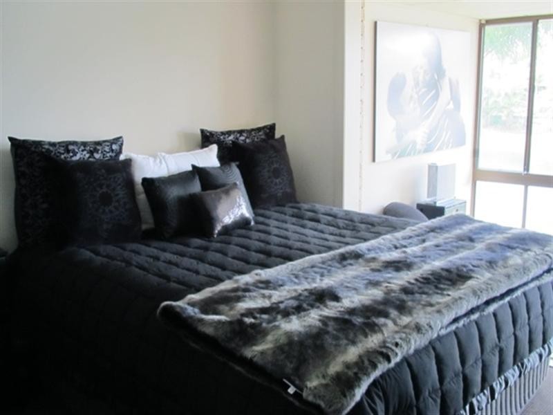 28 Bight Court, Mermaid Waters QLD 4218