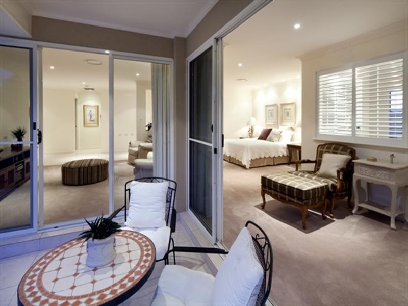 15 Lakeview Drive, Carrara QLD 4211