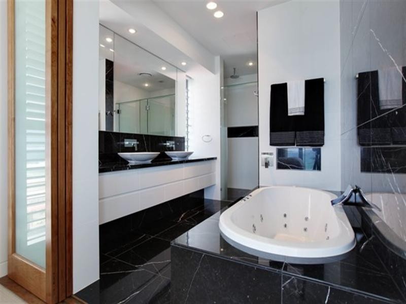 225 Jefferson Lane, Palm Beach QLD 4221