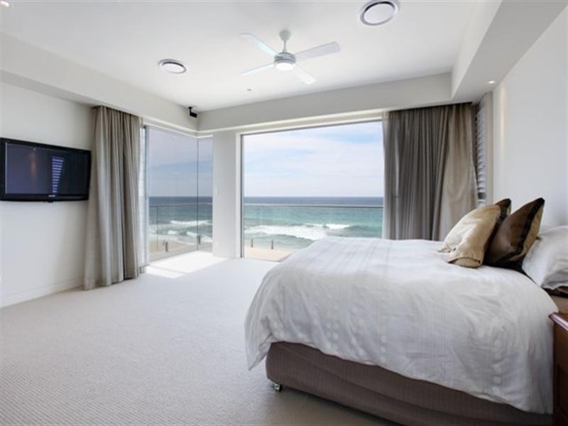 225 Jefferson Lane, Palm Beach QLD 4221