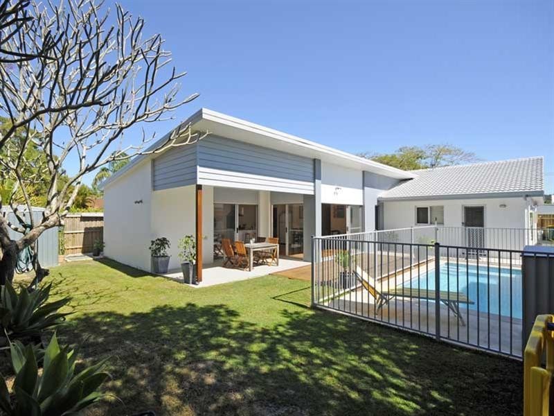 76 Twenty Fifth Avenue, Palm Beach QLD 4221