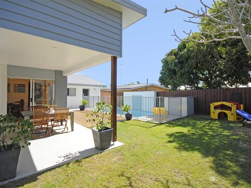 76 Twenty Fifth Avenue, Palm Beach QLD 4221