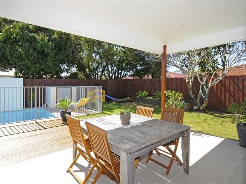 76 Twenty Fifth Avenue, Palm Beach QLD 4221