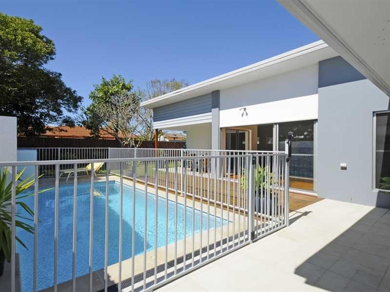76 Twenty Fifth Avenue, Palm Beach QLD 4221