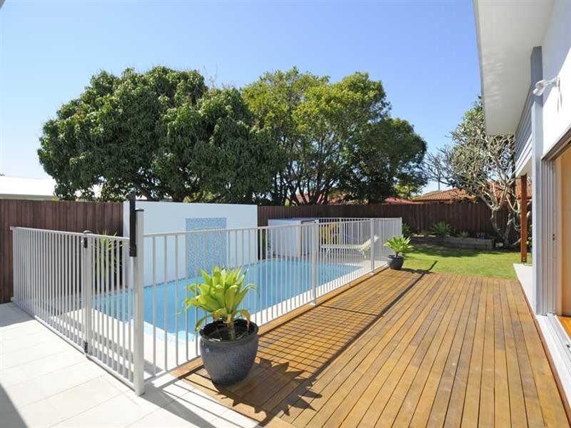 76 Twenty Fifth Avenue, Palm Beach QLD 4221