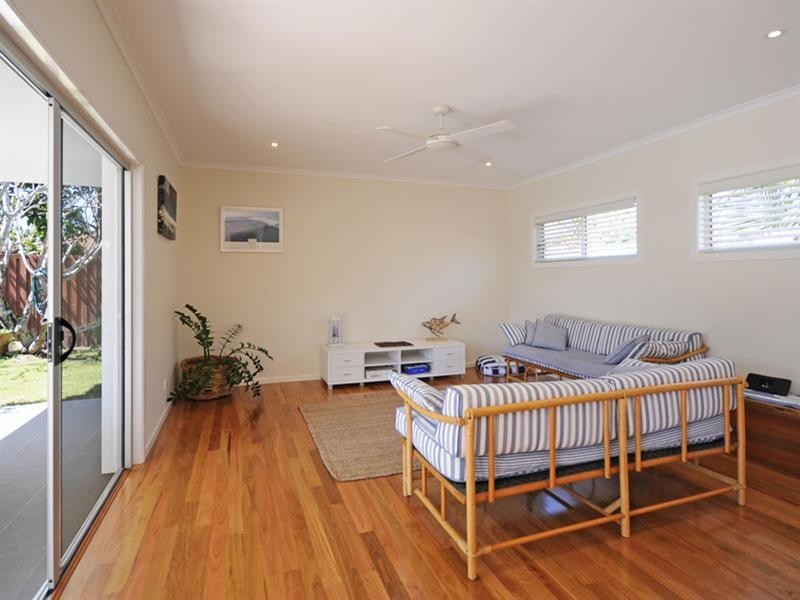 76 Twenty Fifth Avenue, Palm Beach QLD 4221