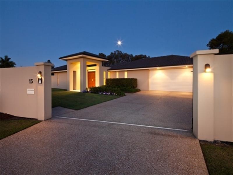 15 Lakeview Drive, Carrara QLD 4211