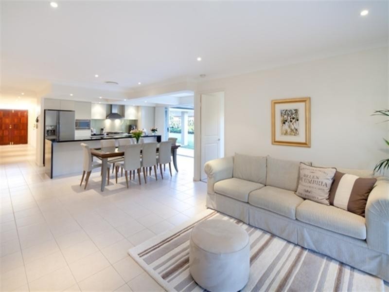 15 Lakeview Drive, Carrara QLD 4211