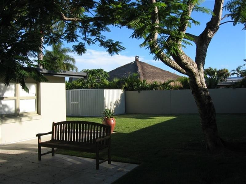 21 Naranga Avenue, Broadbeach Waters QLD 4218