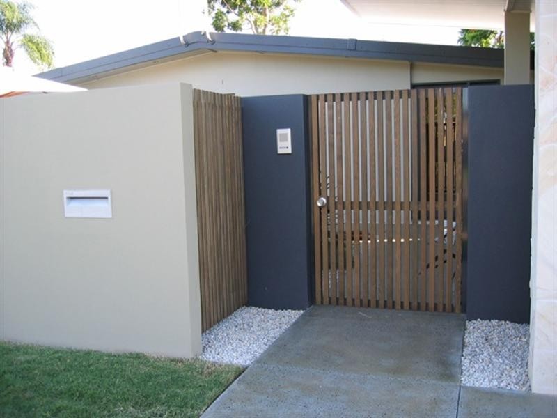 21 Naranga Avenue, Broadbeach Waters QLD 4218