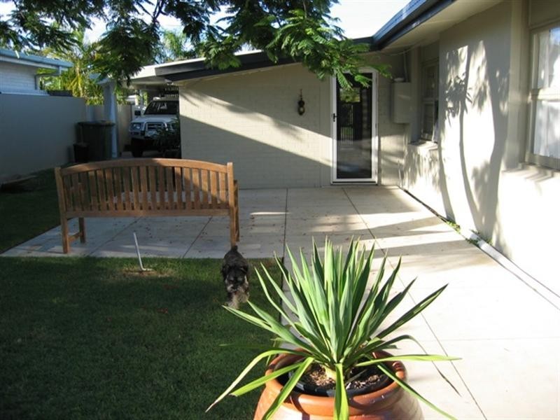 21 Naranga Avenue, Broadbeach Waters QLD 4218