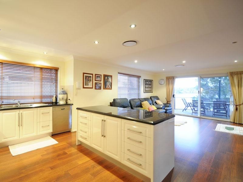 38 Auk Avenue, Burleigh Waters QLD 4220