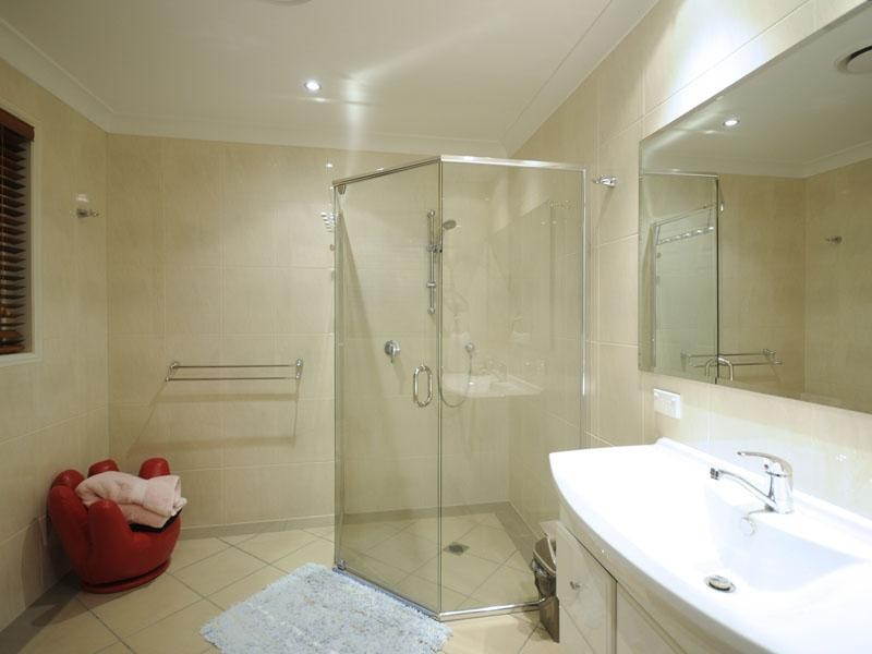 38 Auk Avenue, Burleigh Waters QLD 4220