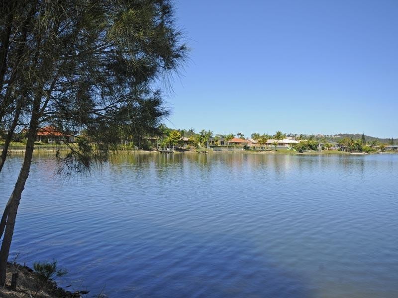 38 Auk Avenue, Burleigh Waters QLD 4220