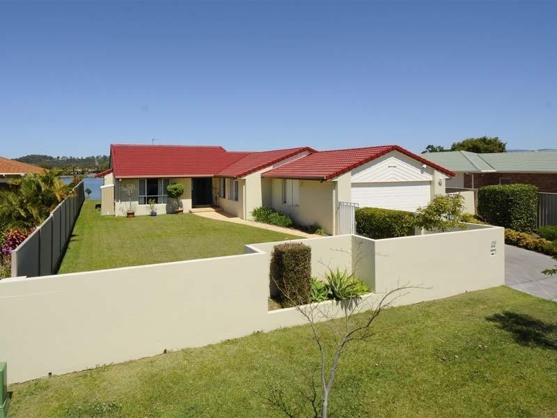 38 Auk Avenue, Burleigh Waters QLD 4220